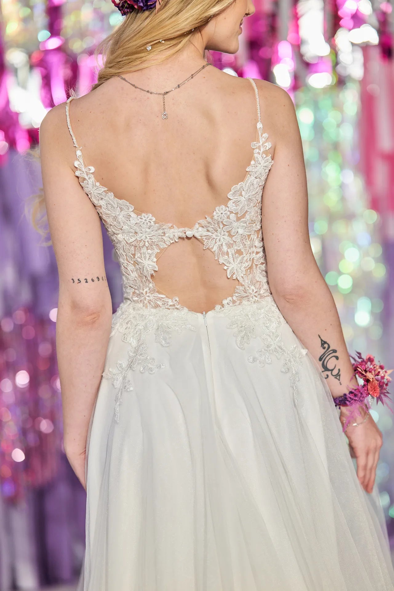 ID23-07(C) - Bridonista